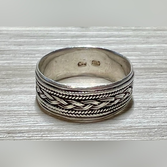 Vintage Handmade Designer Signed Textured Sterling Silver Band Ring, Size 8 - Picture 2 of 7